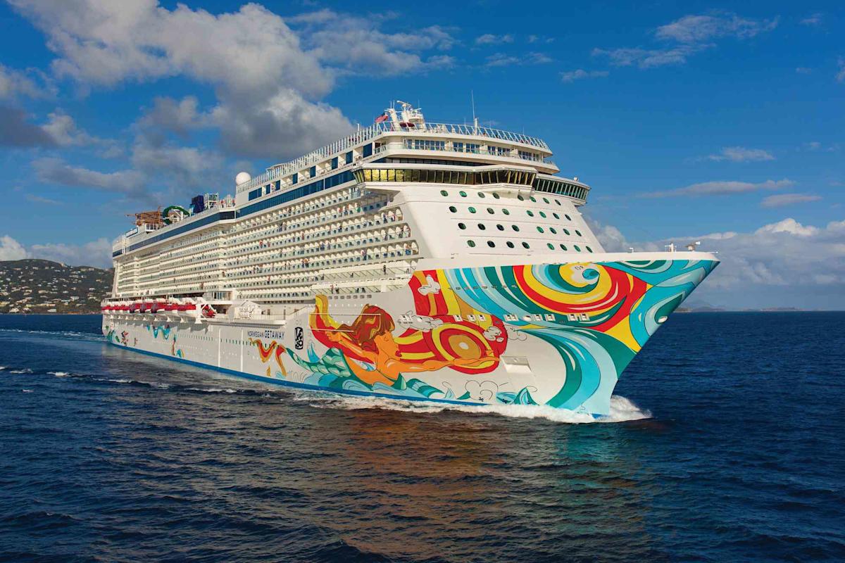 Bahamas cruise with clear blue ocean